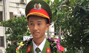 Đường vào Học viện Cảnh sát của chàng trai Mông