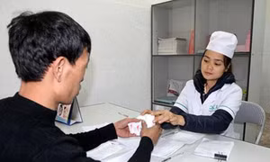 Thuốc ARV điều trị HIV từ quỹ bảo hiểm y tế