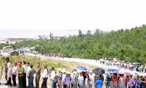 Hàng ngàn người dân thành kính viếng mộ Đại tướng Võ Nguyên Giáp tại Quảng Bình