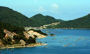 Hai vịnh biển ở Khánh Hòa
