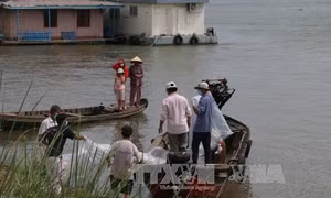 Sà lan đâm thủng tàu vận chuyển 1,2 triệu lít xăng 