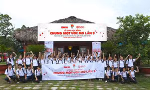 Trao 50 suất học bổng “Chung một ước mơ”
