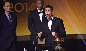 Ronaldo lần thứ 2 liên tiếp giành Quả bóng vàng
