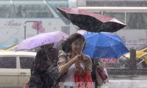 Hơn 20 người bị thương do bão Dujuan