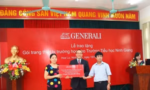Trao tặng gói thiết bị trường học cho Trường Tiểu học Ninh Giang