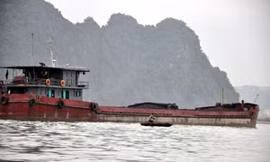 Chìm tàu chở 3.000 tấn than, 7 thuyền viên thoát chết