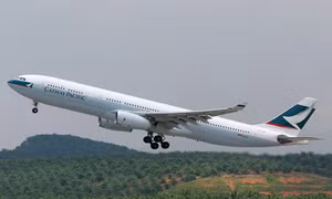 Máy bay của Cathay Pacific hạ cánh khẩn cấp tại Bali do trục trặc động cơ 