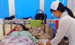 Hàng chục người nhập viện sau khi ăn bánh mì