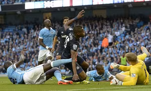 Man City gục ngã trên “thánh địa” Etihad