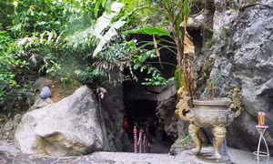 Hang Tám Cô - cõi thiêng oanh liệt