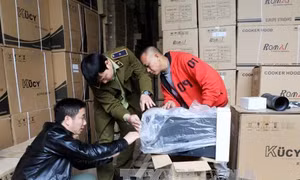 Khen thưởng Công an Hà Nội phá đường dây hàng giả 