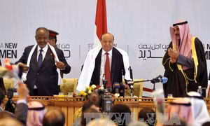 Phiến quân siết chặt thủ đô, Tổng thống Yemen từ chức 