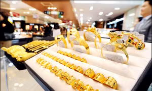 Giá vàng vẫn gần mức cao nhất ba tuần 
