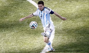 Đội tuyển Ireland bác tin nhận tiền để không tắc bóng Messi 
