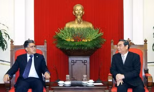 Đồng chí Lê Hồng Anh tiếp Phó Tổng thống Venezuela