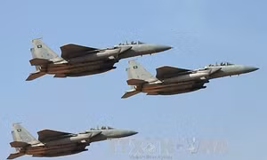 Mỹ tiếp liệu cho máy bay Saudi Arabia oanh tạc quân Houthi 