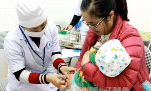 Chủ động tiêm vắcxin để phòng bệnh thủy đậu