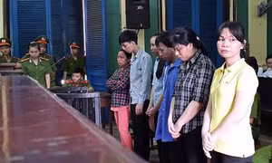 Phạt tù cả gia đình buôn ma túy 