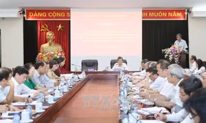Tiến hành hiệu quả việc học tập và làm theo tấm gương Hồ Chí Minh 