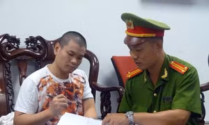 Bắt đối tượng truy nã đặc biệt bỏ trốn sang Trung Quốc 