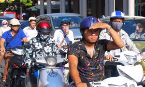Người Hà Nội vật vã chống chọi cái nắng thiêu đốt