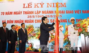 Ngành Ngoại giao nhận Huân chương Sao Vàng lần thứ hai