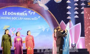 Hội LHPNVN đón nhận Huân chương Độc lập hạng Nhất