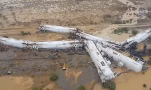 Rò rỉ trên 30.000l axit sulfuric trong vụ lật tàu hỏa Australia