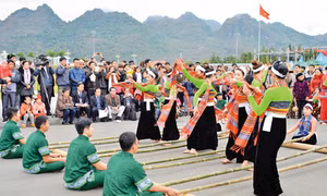 Tôn vinh văn hóa dân tộc Thái 