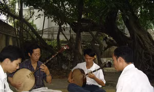 Người nặng lòng với nghệ thuật hát văn 