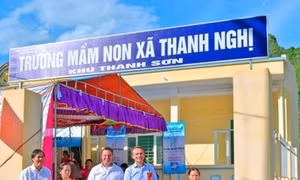Trao tặng ngôi trường Đèn Đom Đóm ở tỉnh Hà Nam