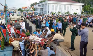 Thăm hỏi, động viên gia đình ngư dân bị bắn ở Trường Sa