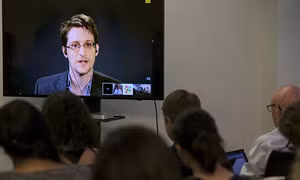 Snowden sẵn sàng ngồi tù để được về Mỹ