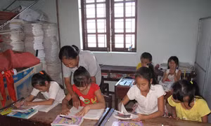 Gieo chữ cho học sinh nghèo vùng biển 