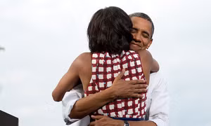 Tình cảm ấm áp ông Obama dành cho vợ