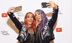 Ngôi sao YouTube đầu tiên được dựng tượng chân dung theo ảnh "selfie"
