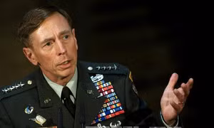 Cựu Giám đốc CIA lĩnh 2 năm tù treo
