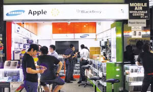 Singapore phạt tù 4 đối tượng lừa bán iPhone 6 cho khách Việt