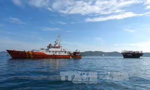 Lai dắt tàu cá cùng 38 thuyền viên bị nạn vào bờ an toàn