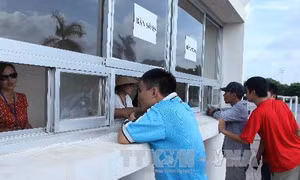 Hoàn tiền cho khán giả không được vào sân Long An