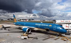 Vietnam Airlines chào đón máy bay B787-9 Dreamliner tới Heathrow