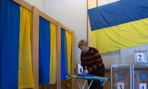 Tổng thống Ukraine không cho miền Đông bầu cử địa phương
