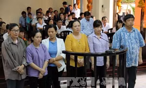 Sáu bị cáo lĩnh 67 năm tù do tham ô tài sản 