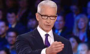 Anderson Cooper – Ngôi sao trong cuộc tranh luận Đảng Dân chủ