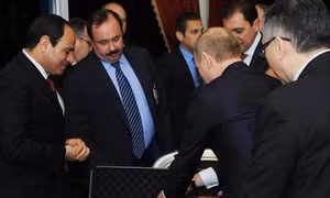 Ông Putin tặng AK-47 cho Tổng thống Ai Cập