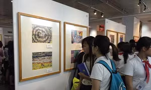 Giờ học ngoại khóa ở triển lãm “Trái đất trong em”