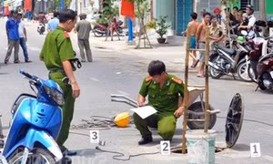 Hố ga nổ lớn, hất văng công nhân
