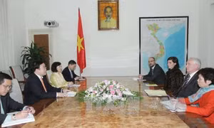 Phó Thủ tướng Hoàng Trung Hải tiếp Quốc vụ khanh Hungary