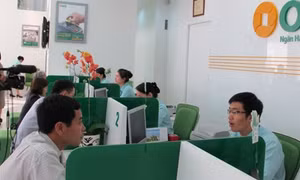 Nhộn nhịp gửi tiền tiết kiệm sau Tết