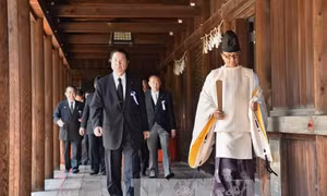 Trung Quốc phản đối Thủ tướng Nhật gửi lễ tới đền Yasukuni